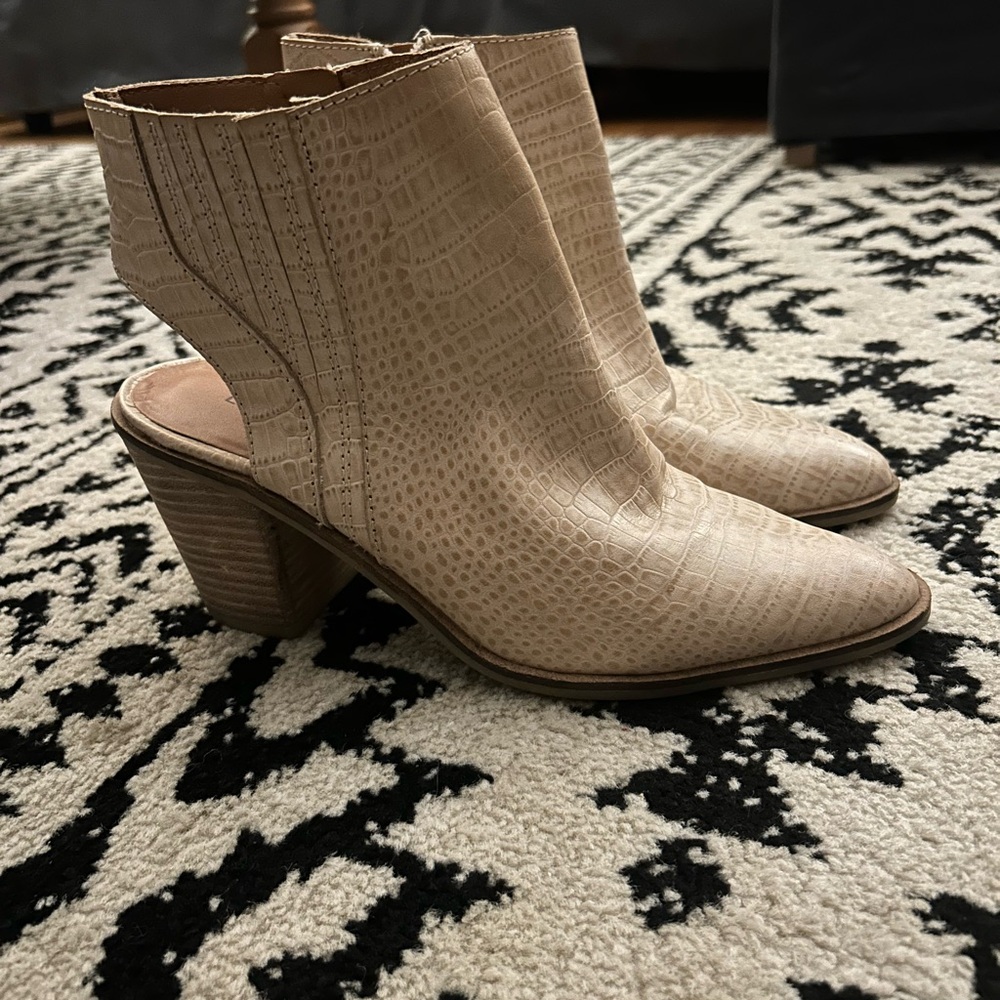 Lucky Brand, Beige Textured Ankle Boots with open heel, size 10.
